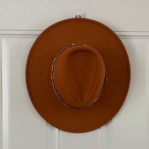 Stylish San Diego Hat Wide-Brim Hat NWT